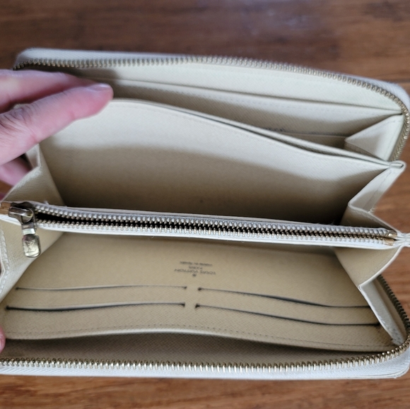 Louis Vuitton Damier Azur Zippy Wallet - Picture 14 of 15